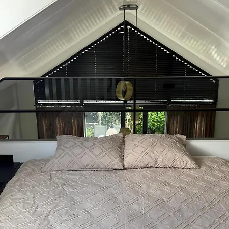 Cozy & Modern Tiny House Apartment Velserbroek
