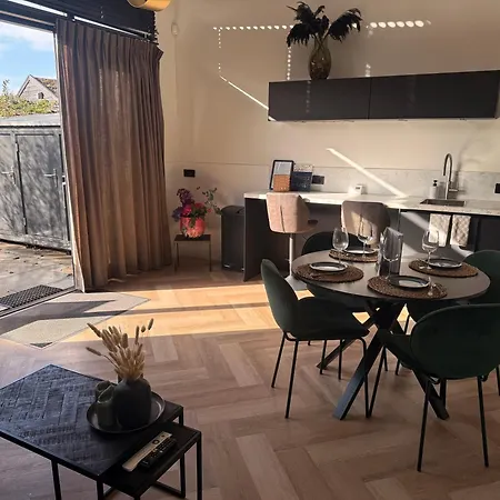 Cozy & Modern Tiny House Appartement