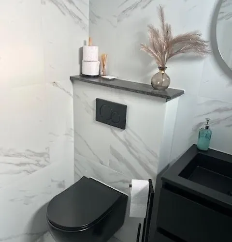 Apartment Cozy & Modern Tiny House Velserbroek