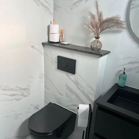 شقة Cozy & Modern Tiny House Velserbroek