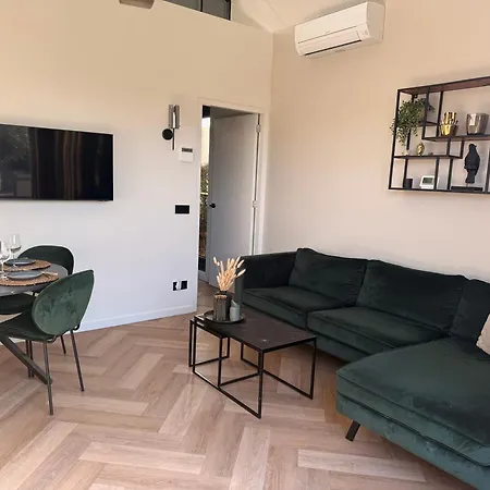 Cozy & Modern Tiny House * Velserbroek