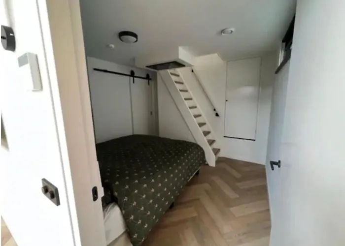 Apartment Cozy & Modern Tiny House Velserbroek